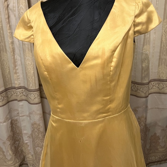 Elegant Gold Evening Gown - Picture 3 of 5